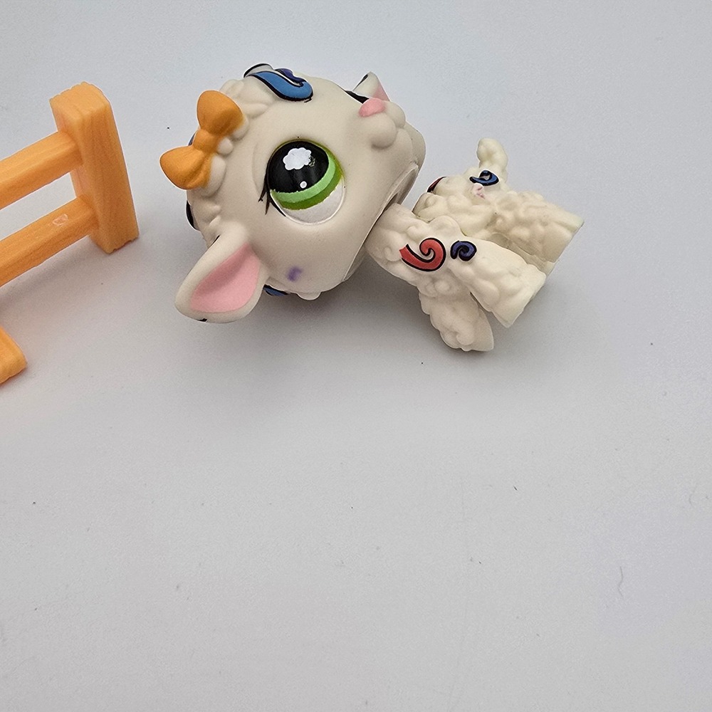 Hasbro Littlest Pet Shop 1068 Post Card Pet Lamb Sheep Orange Fence G2 LPS 2009 - Picture 5 of 7